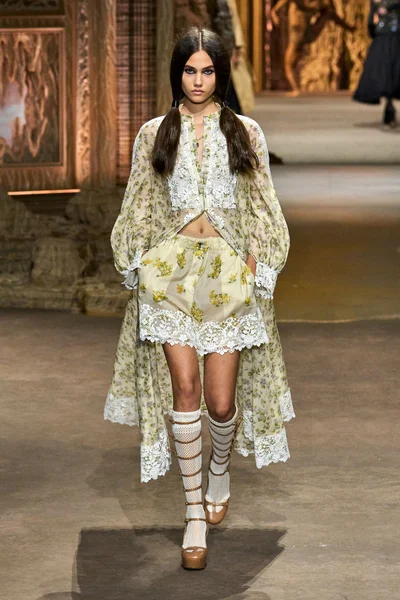 Look 44